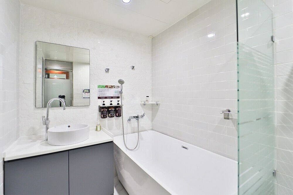 Фото February Hotel Hwanggeum