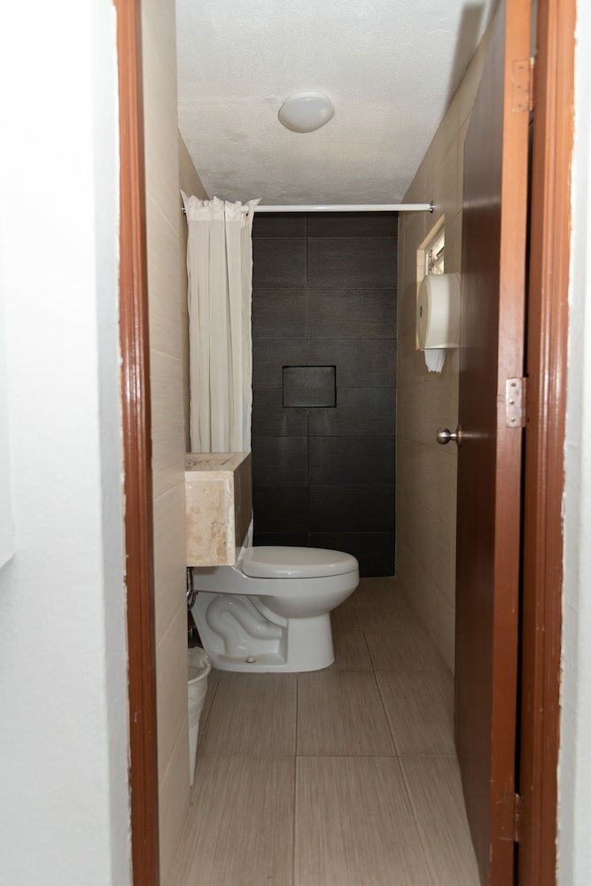 Фото Impala Hotel in front of the Ado