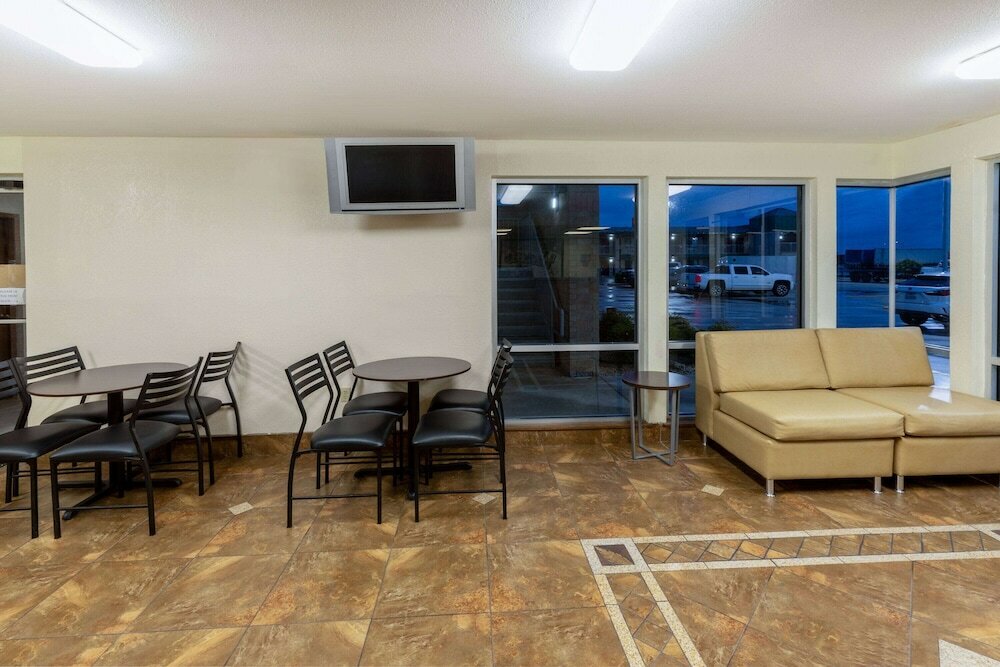 Фото Super 8 by Wyndham Seguin