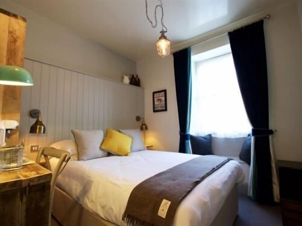 Фото Woodstock Arms