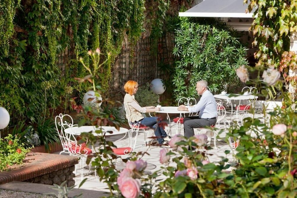 Фото Ibis Styles Centre Niort Hotel