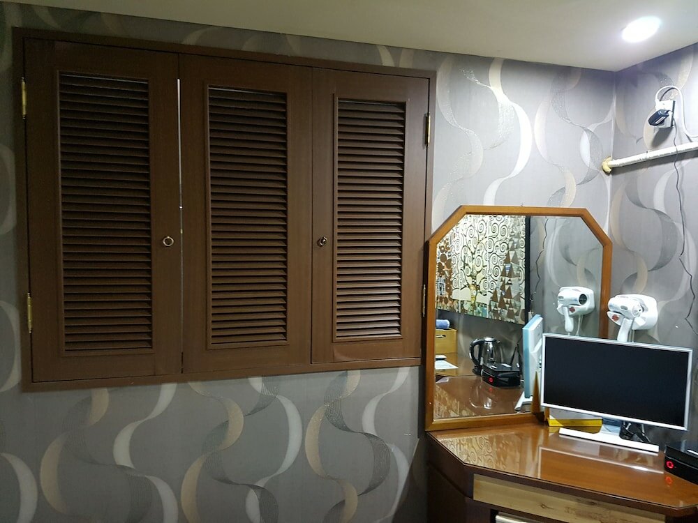 Фото Hotel At Home