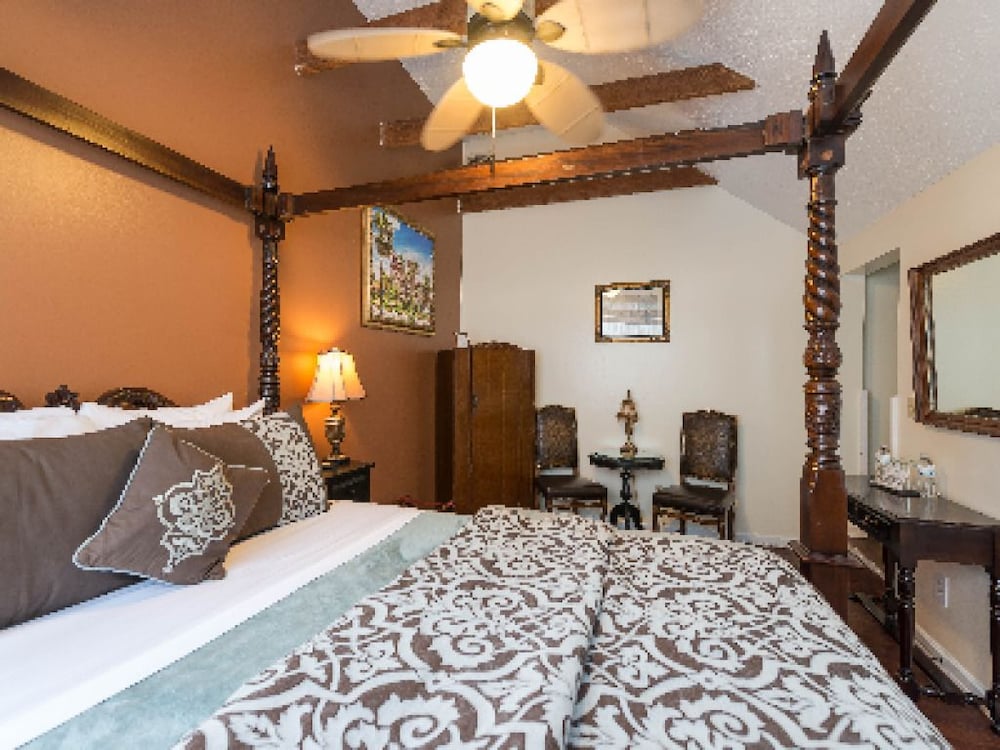 Фото Old City House Inn and Restaurant