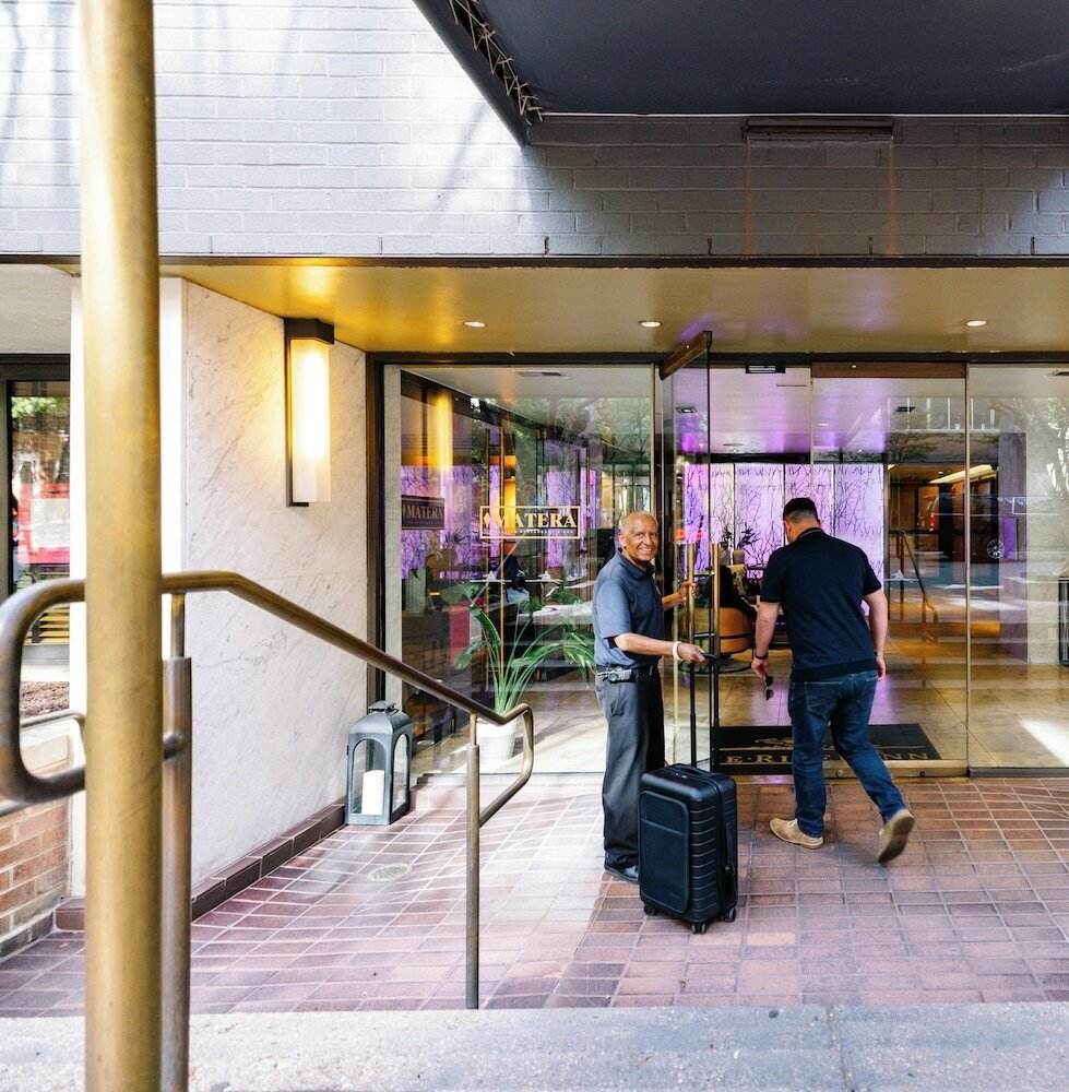 Фото The River Inn