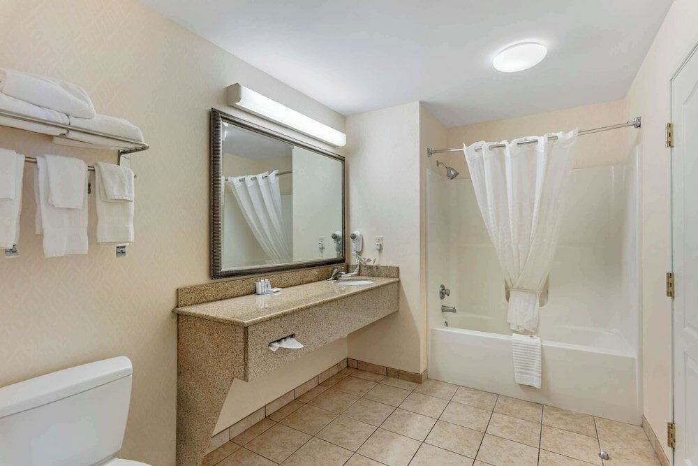 Фото Comfort Inn & Suites