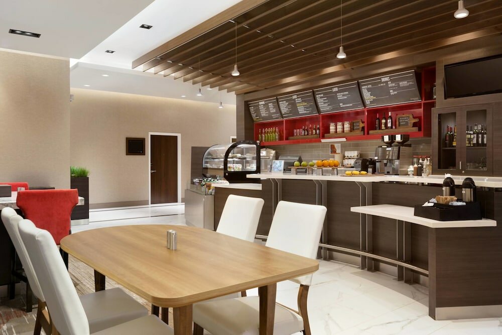 Фото Courtyard by Marriott Toronto Mississauga/West