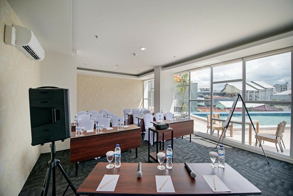 Фото Whiz Prime Hotel Hasanuddin Makassar