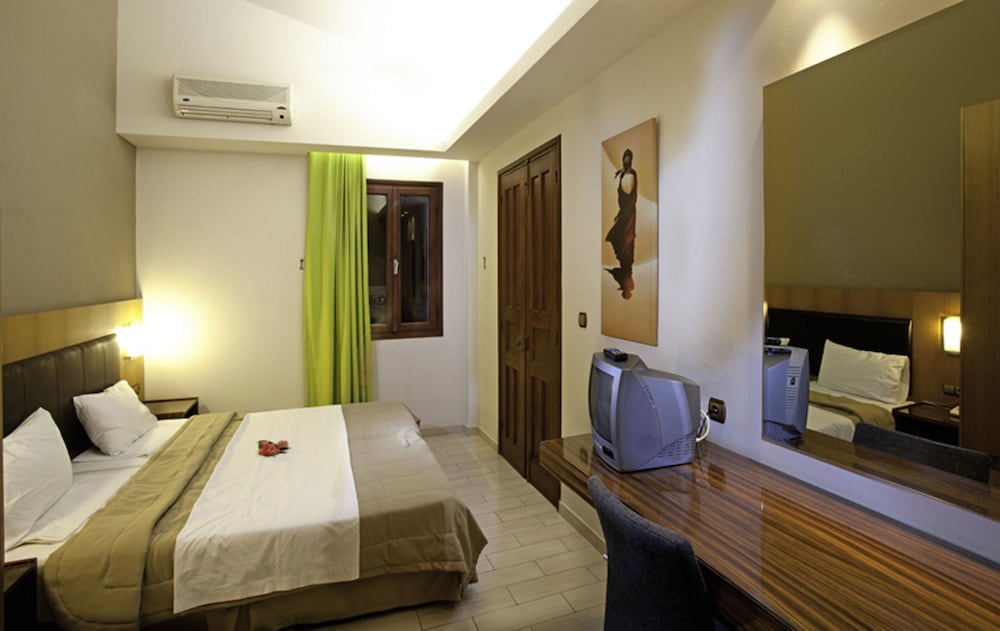 Фото Hotel Pefkos Beach