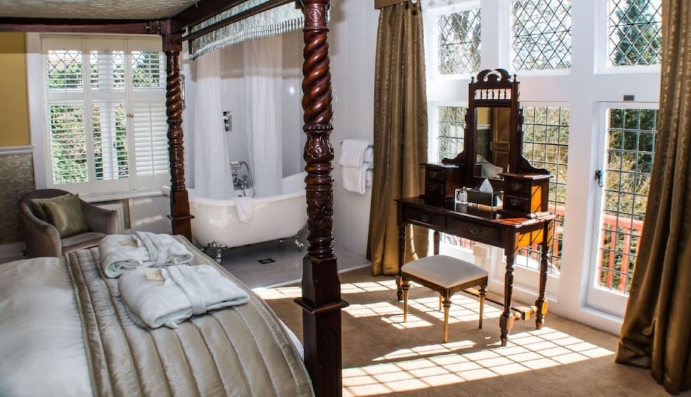 Фото Langtry Manor Hotel