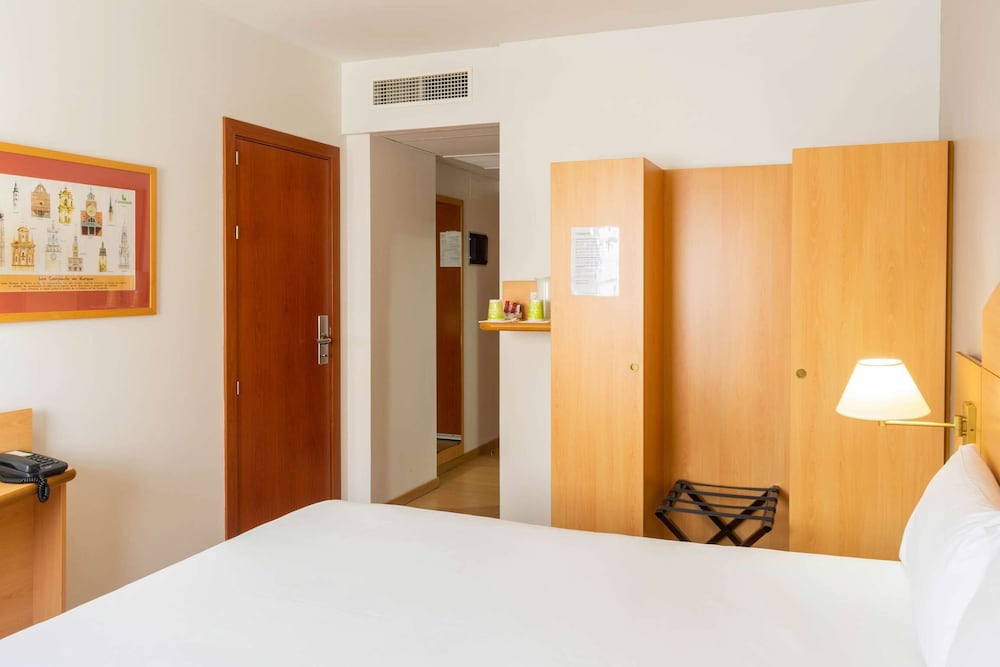 Фото Hotel Campanile Madrid - Alcalá de Henares