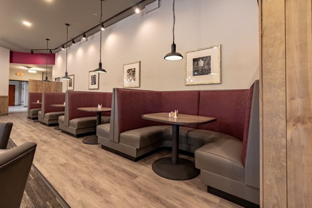 Фото Holiday Inn Poplar Bluff by Ihg