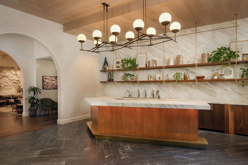 Фото Halcyon - a hotel in Cherry Creek