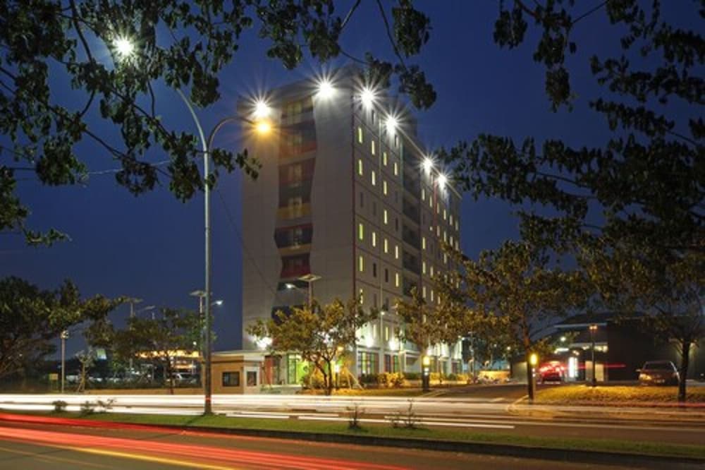 Фото Pop! Hotel Bsd City Tangerang