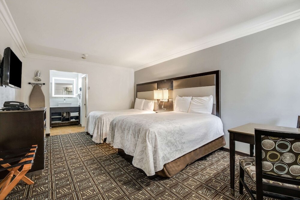 Фото Rodeway Inn Old Town Temecula