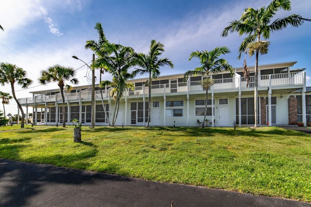 Фото Captain's Table Hotel