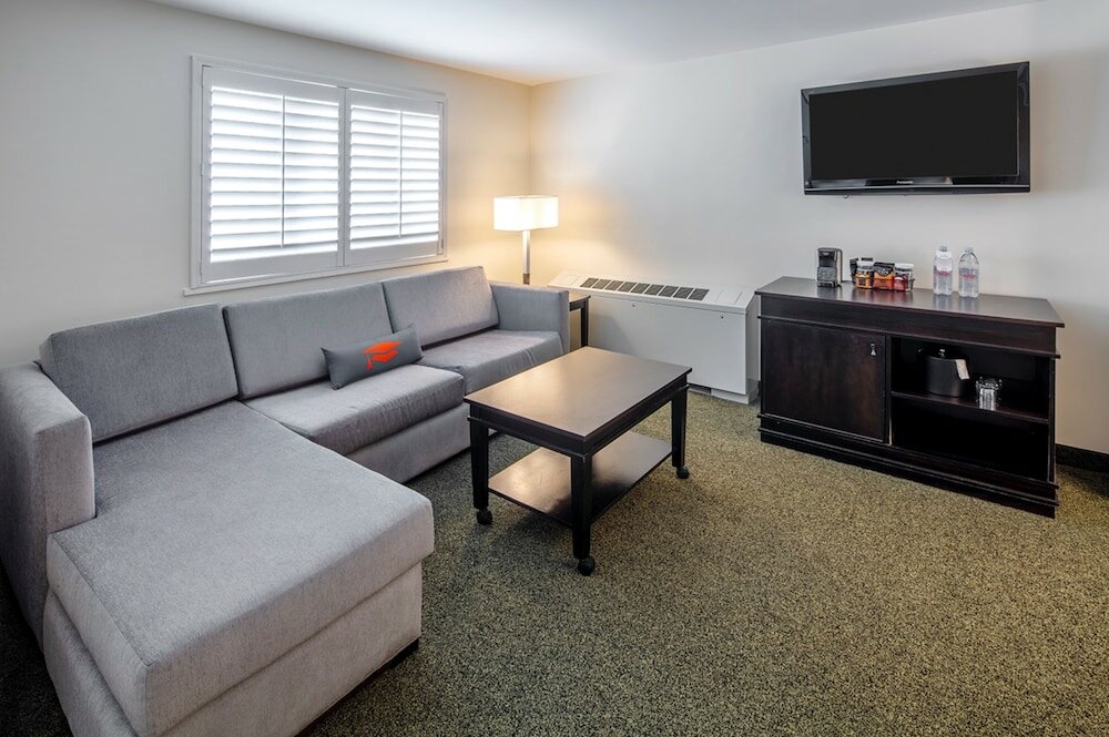 Фото Collegian Hotel & Suites Trademark Collection by Wyndham