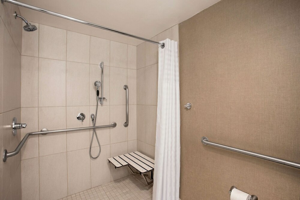 Фото DoubleTree by Hilton Los Angeles - Norwalk