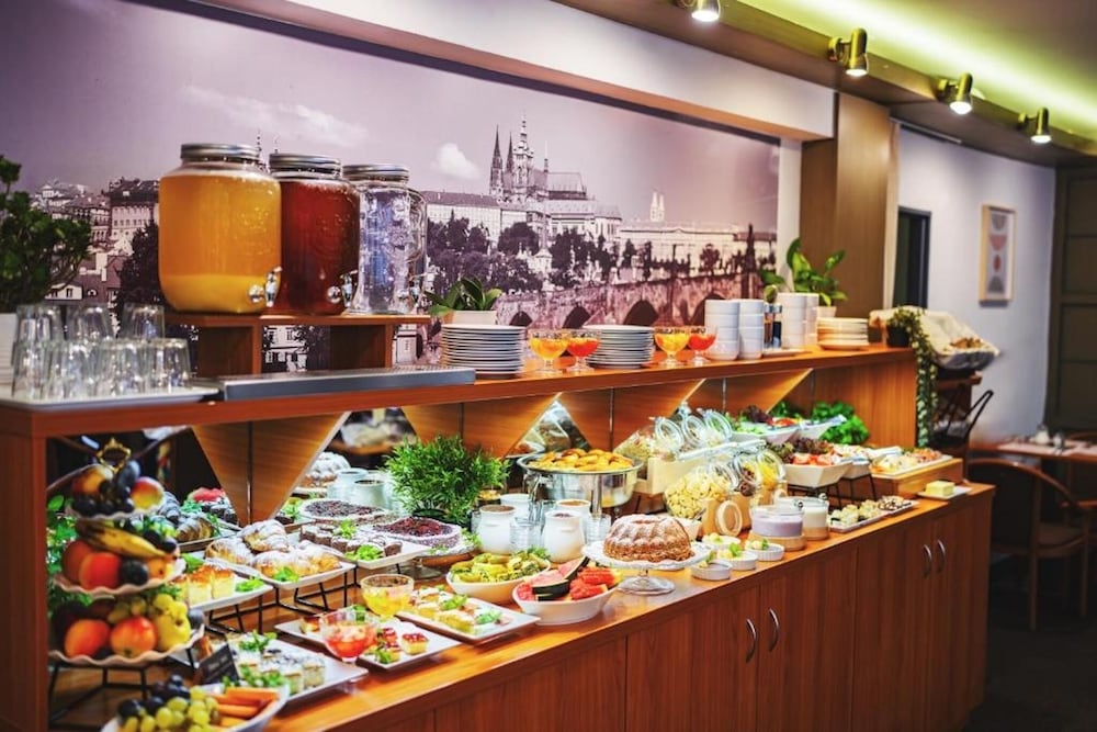 Фото Hotel Charles Central