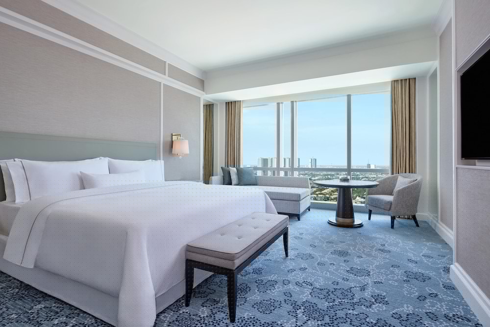 Фото The Westin Surabaya