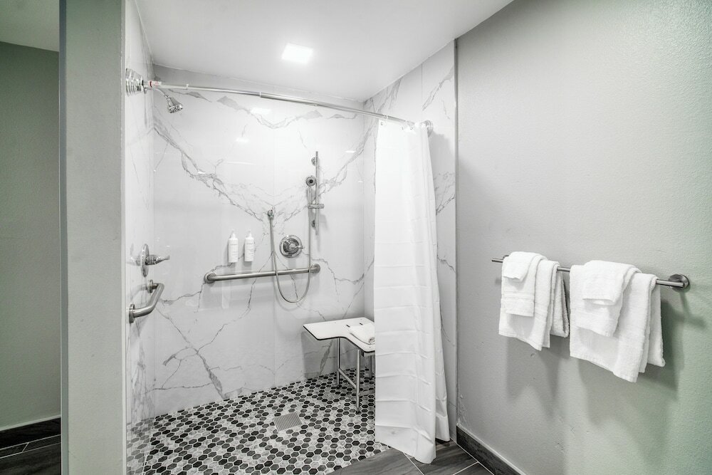 Фото Pacific Inn & Suites