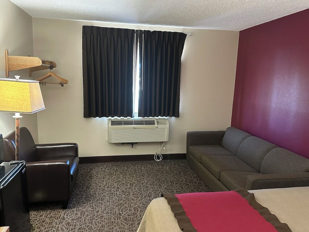 Фото Super 8 by Wyndham West Branch