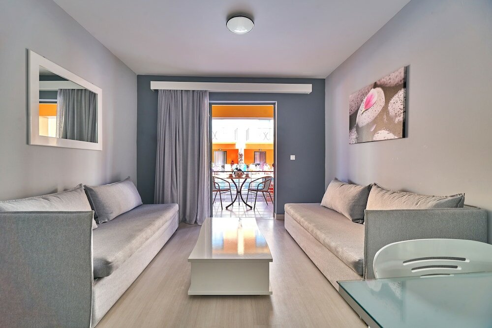 Фото Sunrise Village Hotel