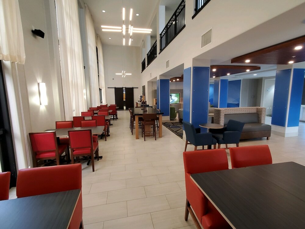 Фото Holiday Inn Express & Suites Phoenix - Glendale Sports Dist, an Ihg Hotel