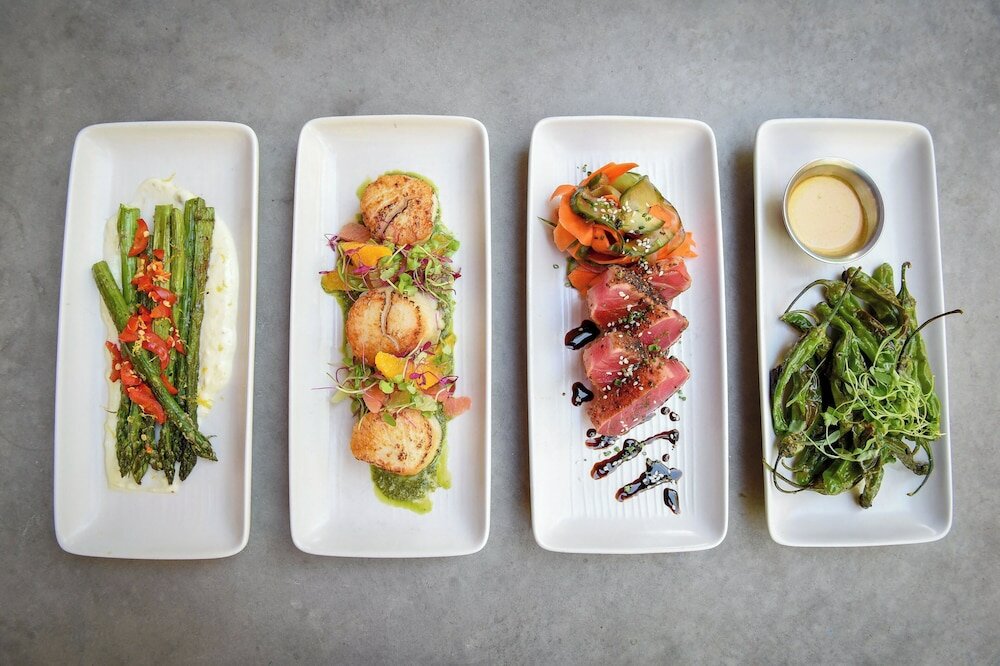 Фото Sheraton Redding Hotel at the Sundial Bridge