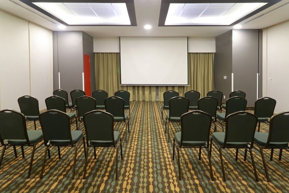 Фото Wyndham Garden Guadalajara Acueducto