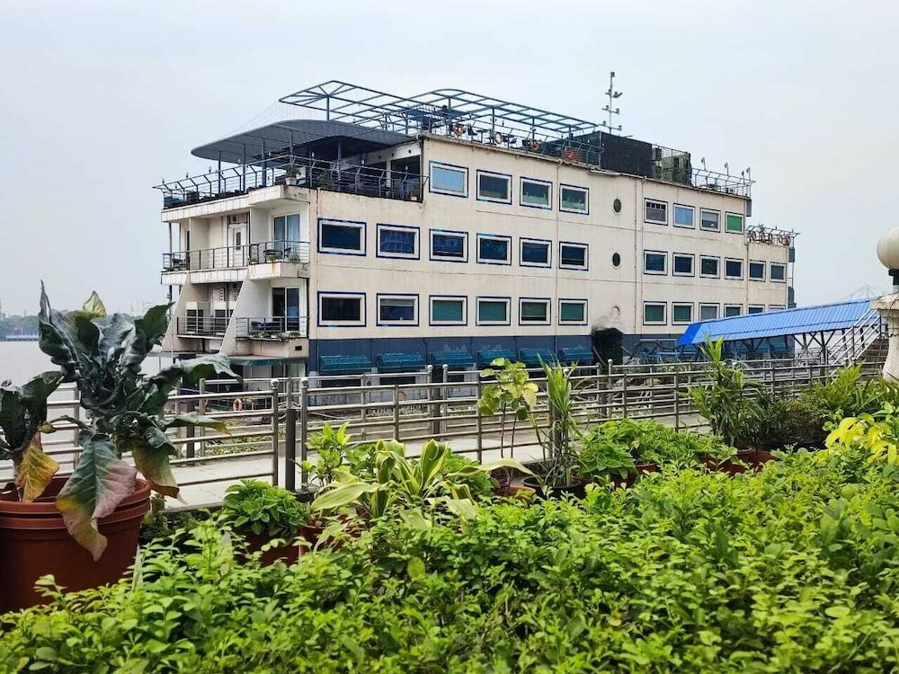 Фото Polo Floatel Kolkata