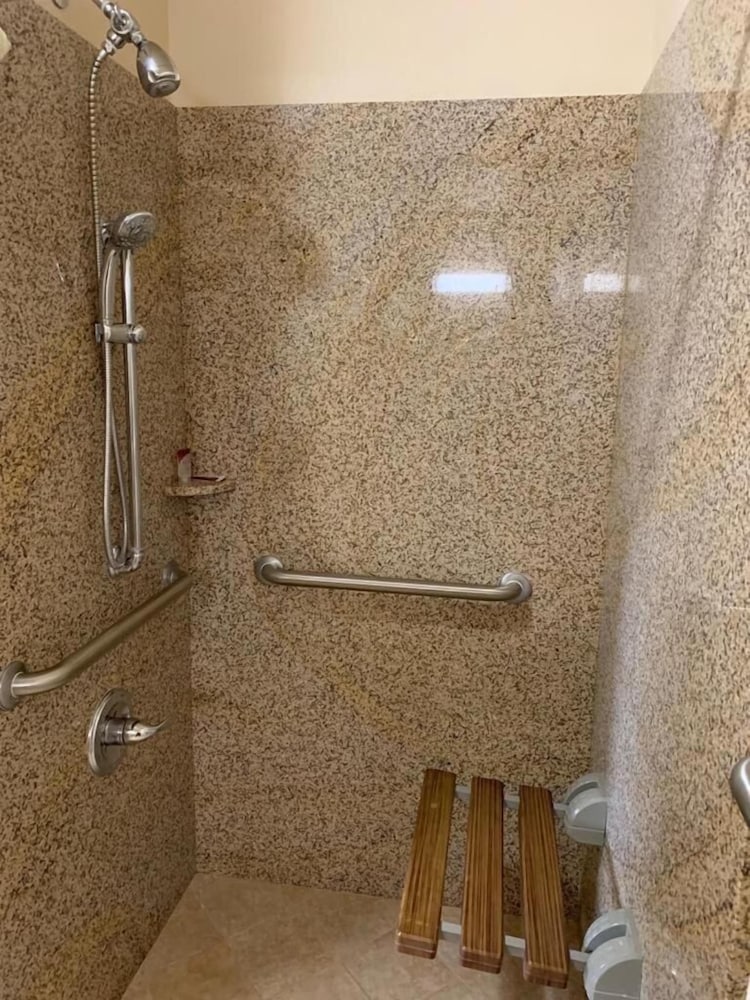 Фото Fullerton Lodge