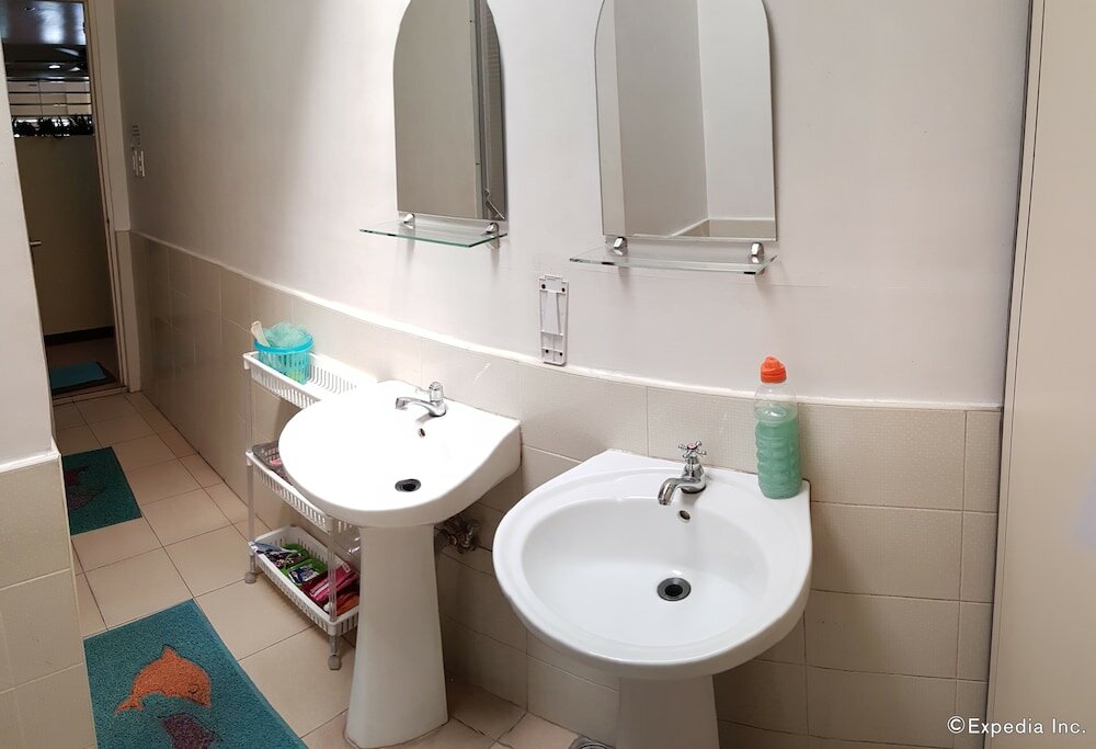 Фото Crossroads Hostel Manila