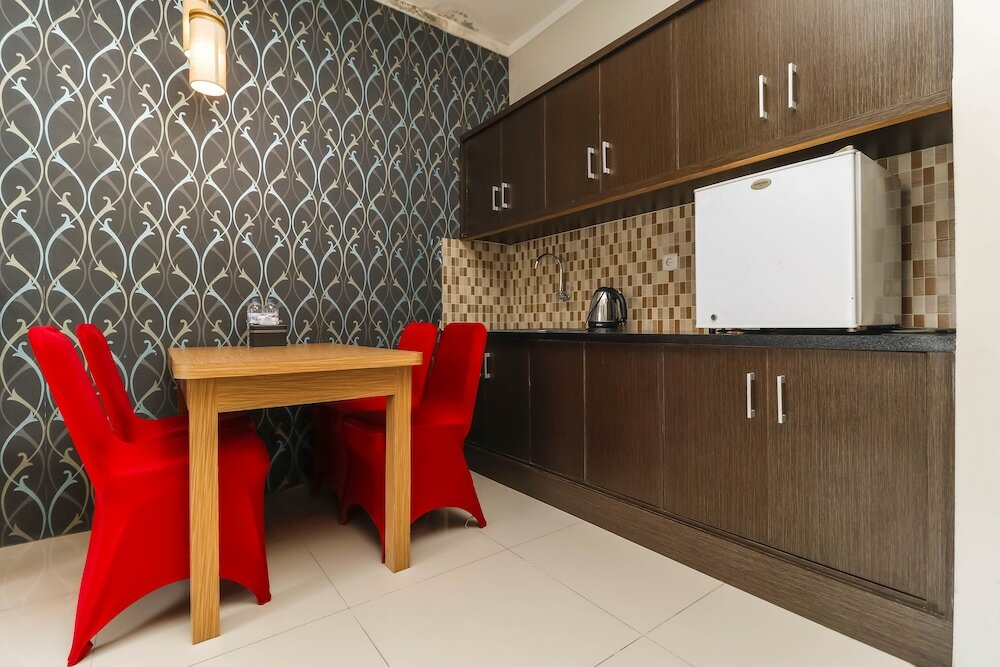 Фото RedDoorz Plus near Pantai Losari