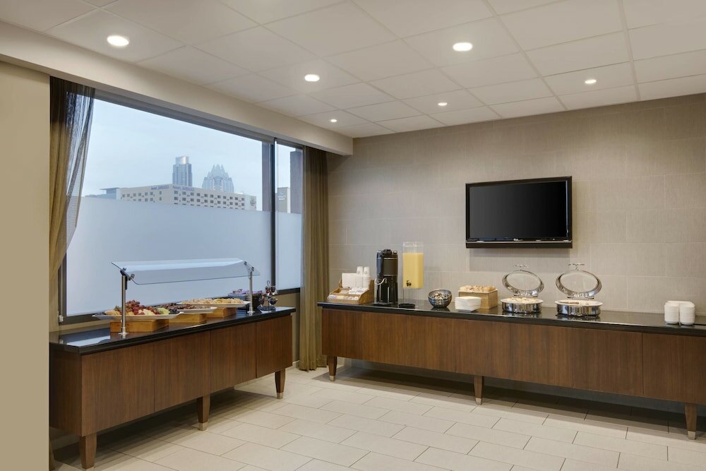 Фото Sheraton Austin Hotel at the Capitol