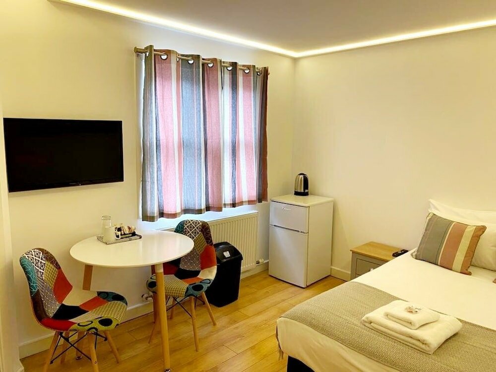 Фото London Stay Apartments