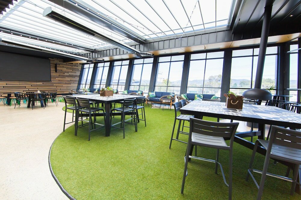 Фото Highlander Hotel Bar Kitchen Rooftop