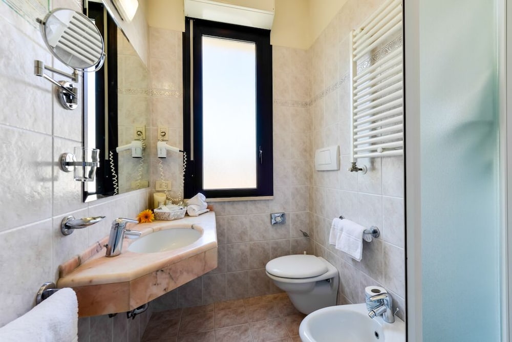 Фото Hotel Athena