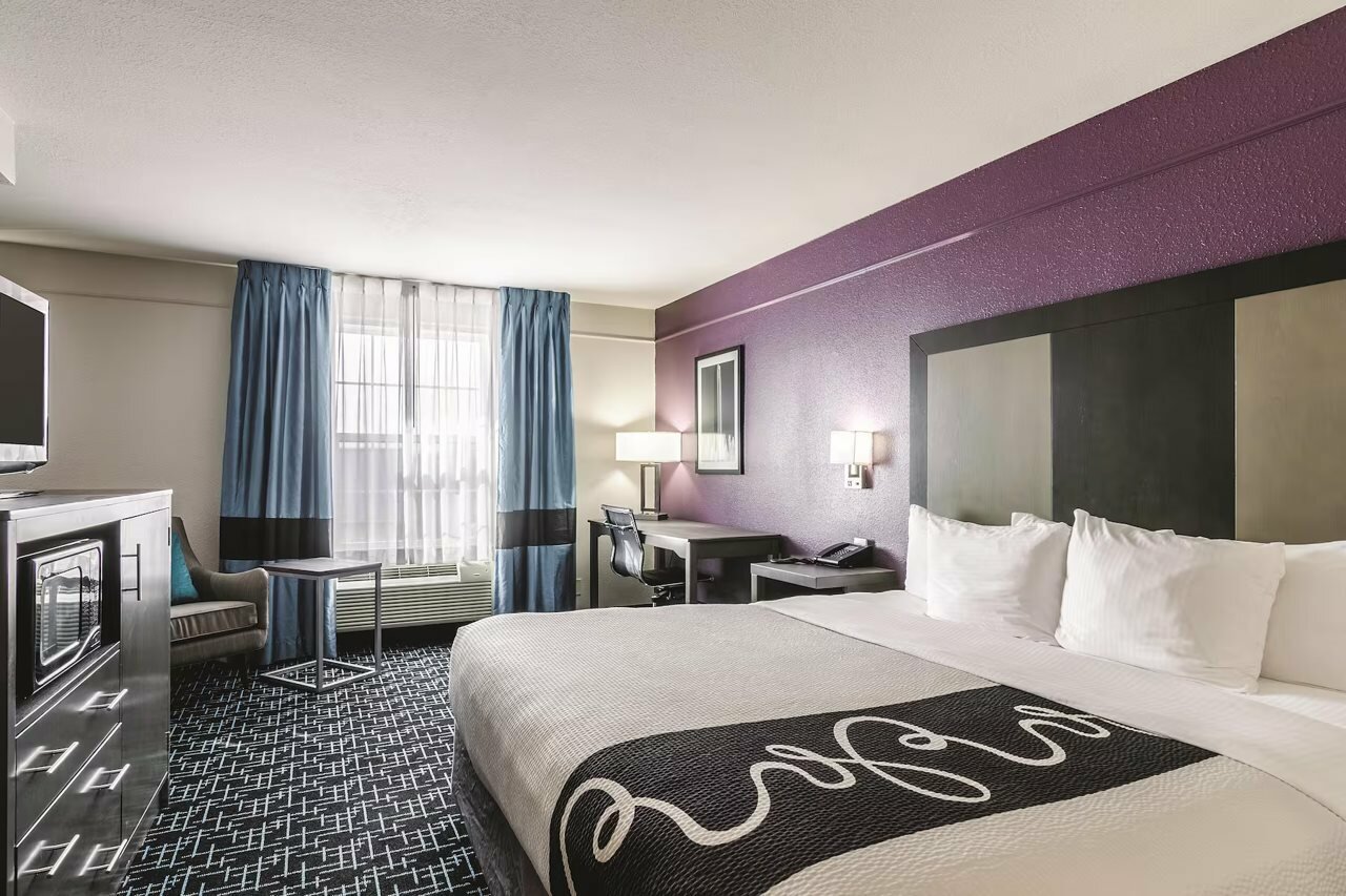 Фото La Quinta Inn & Suites by Wyndham Kansas City Airport