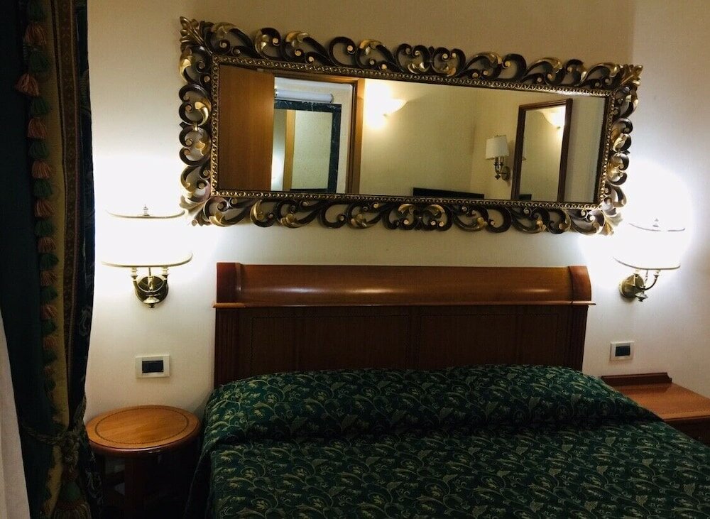 Фото Champagne Palace Hotel