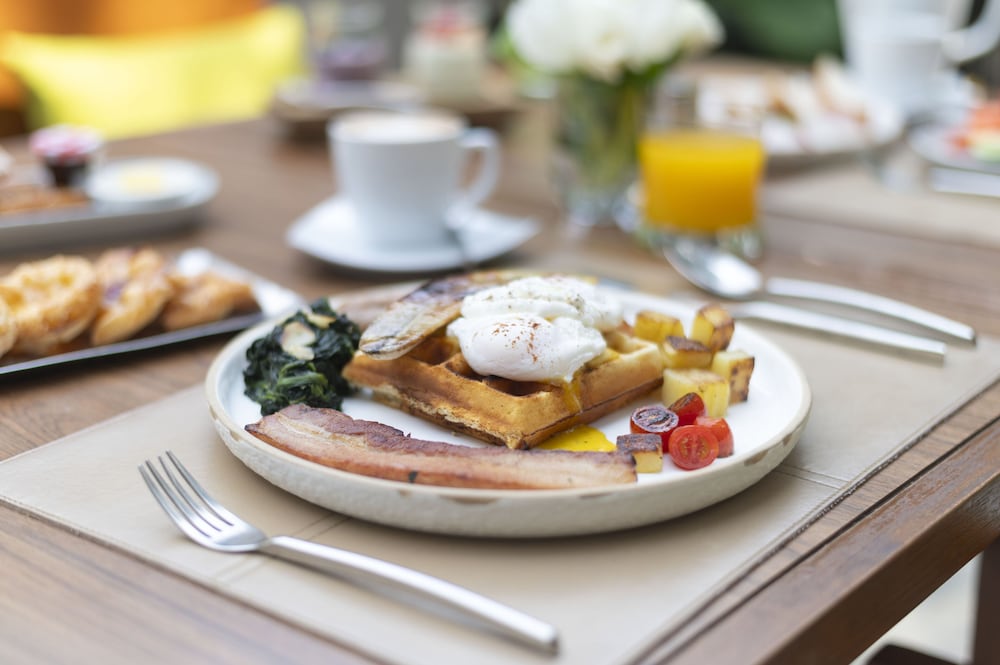 Фото Woodlands Suites Serviced Residences