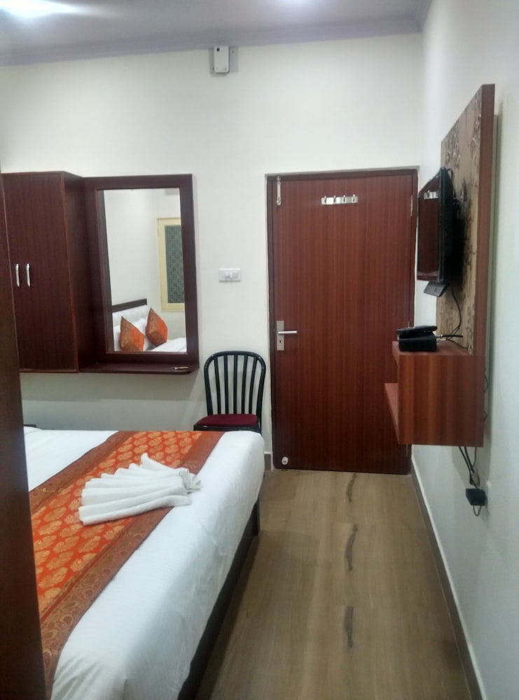 Фото The Century Plaza Hotel