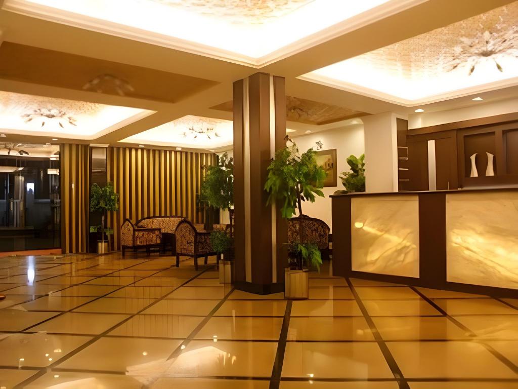 Фото Comrade Inn