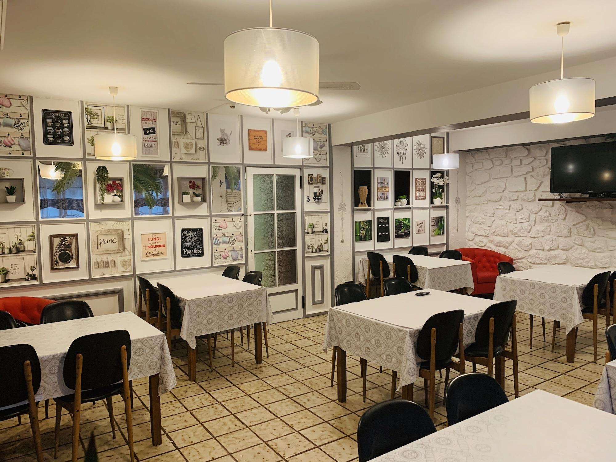 Фото Hôtel Les Myrtes