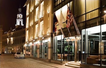 Фото Royal Square Hotel & Suites