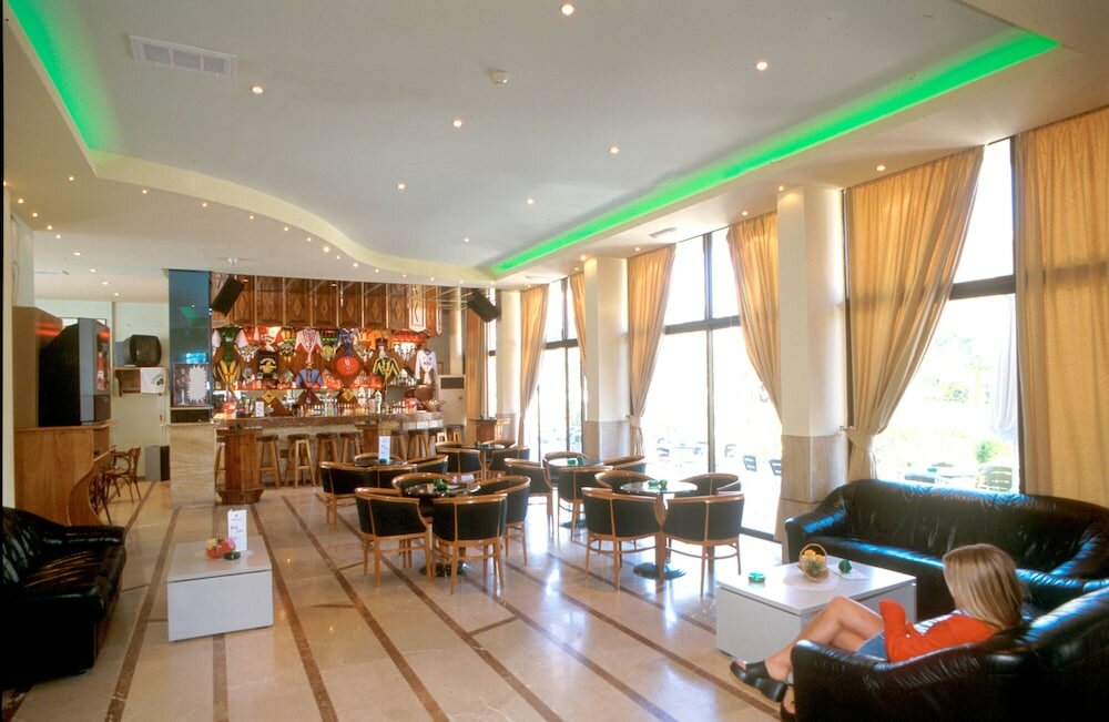 Фото Poseidon Hotel and Apartments