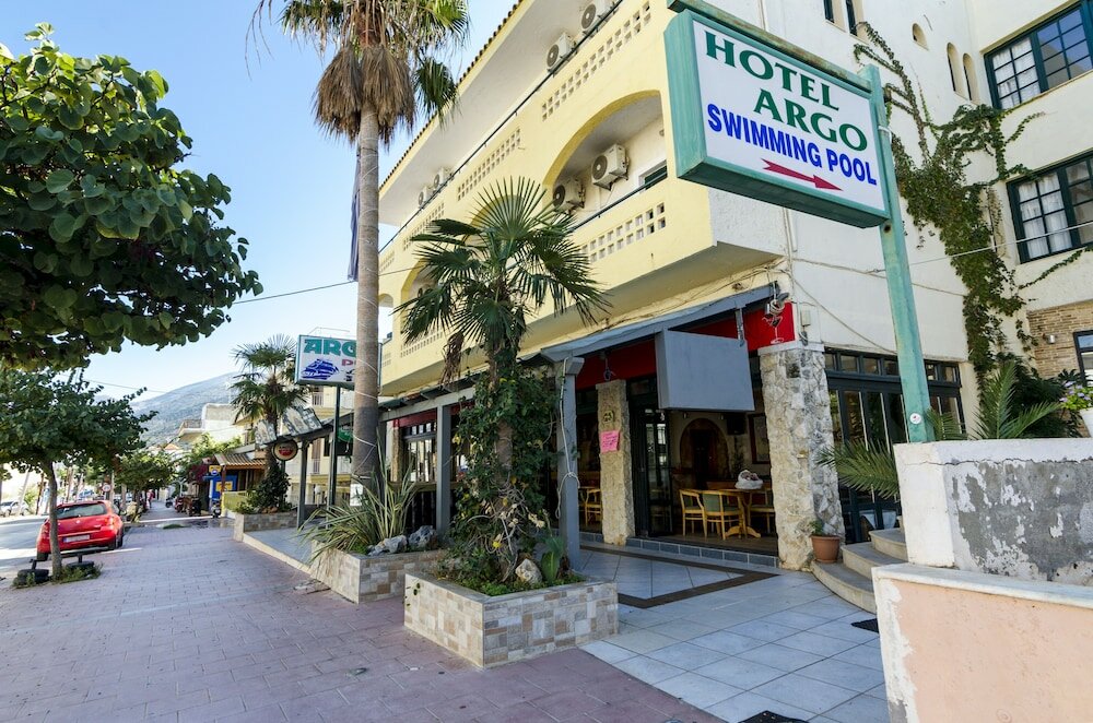 Фото отеля 1