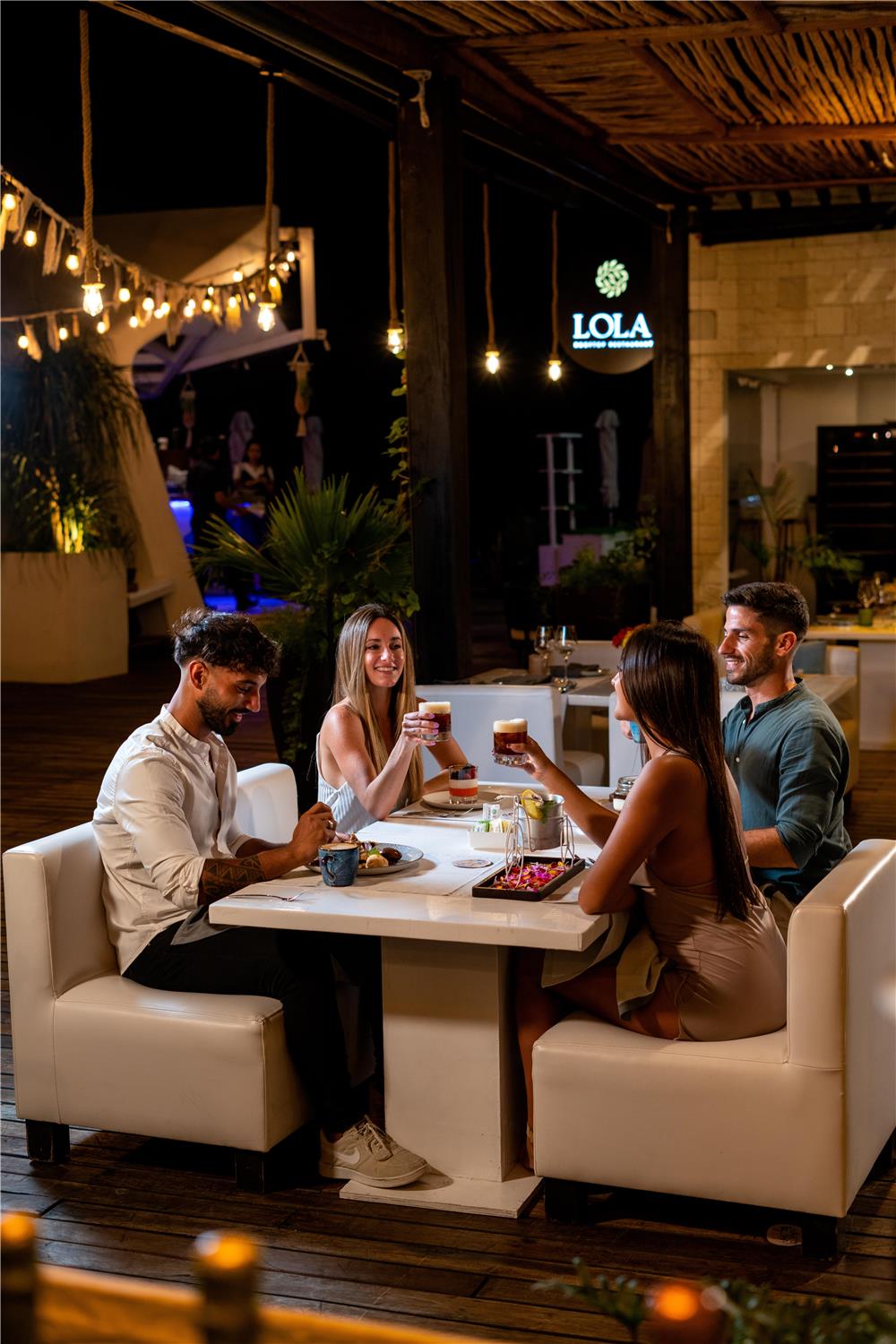 Фото Апартаменты The Fives Downtown Hotel & Residences, Curio Collection by Hilton