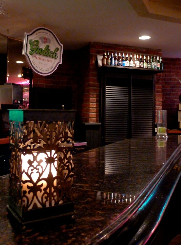 Фото Armon Plaza Montreal Airpt, Trademark Collection by Wyndham