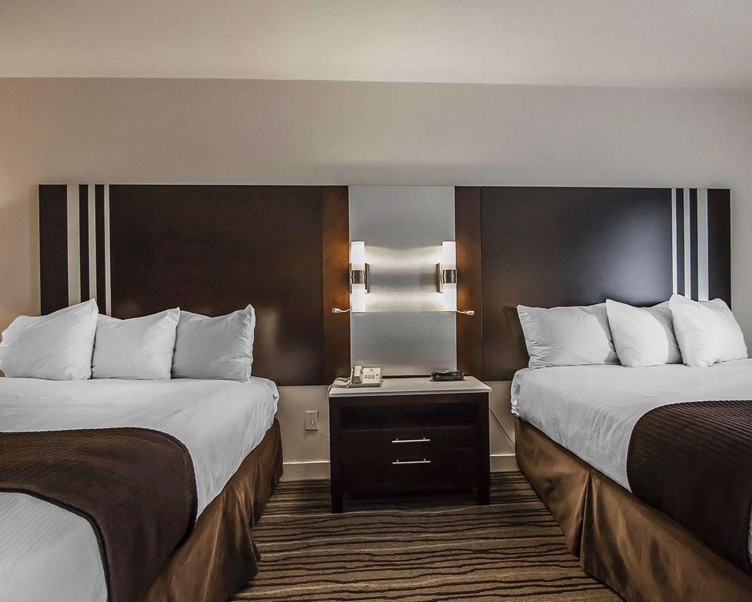 Фото Comfort Hotel Vancouver Airport