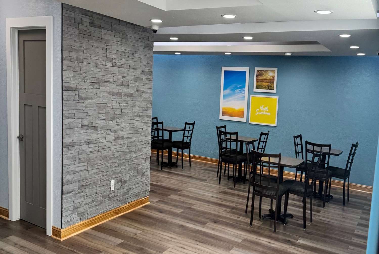 Фото Days Inn by Wyndham Cloverdale Greencastle